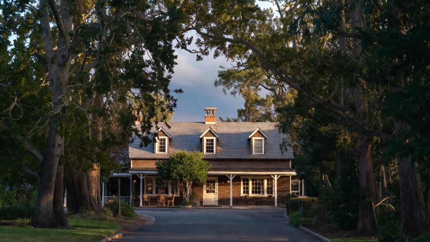 Small boutique inn in Napa Valley with a garden entrance and historic character, ideal for East Bay travelers seeking intimate lodging and a personal stay experience.